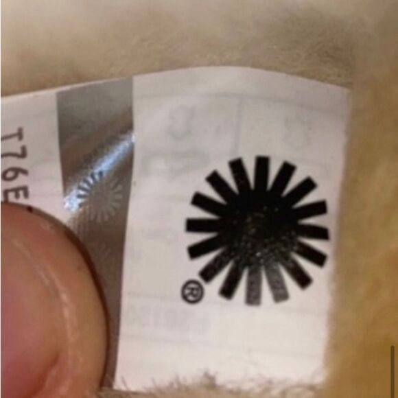 UGG ADIRONDACK III BOOT - Picture 5 of 5